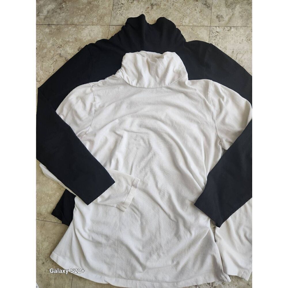 Kenneth Cole Reaction White mock turtleneck with ruching Cute style (Black sold)
